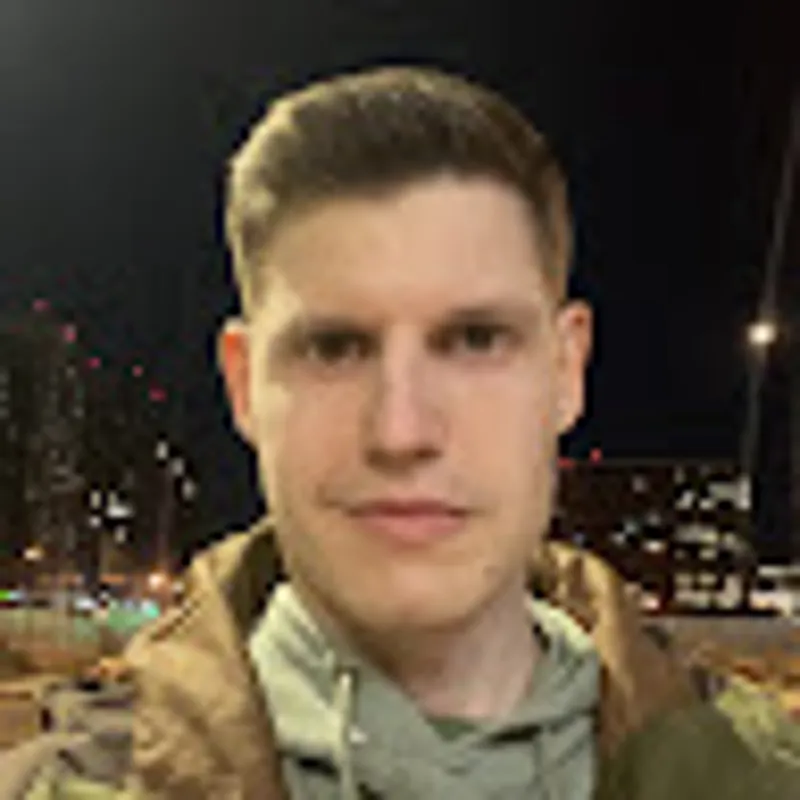 Максим Емельянов